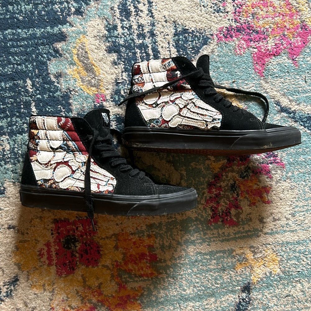 Vans skeleton feet embroidered high top sneaker size 9